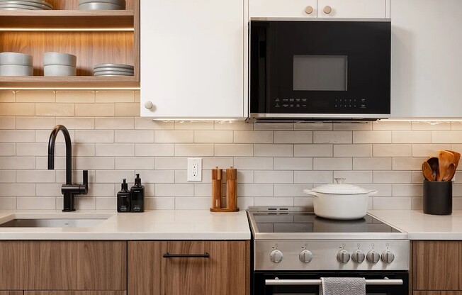 Studio, 1 bath, $4,100, Unit 304