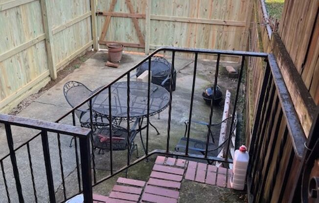 Lovely Hampden EOG 2bd/2ba Rowhome w CAC & W/D! Available now