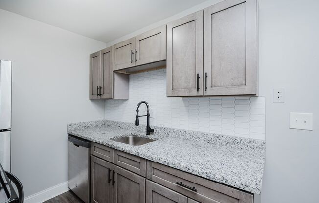2 beds, 1.5 baths, 850 sqft, $1,275, Unit 6300 6