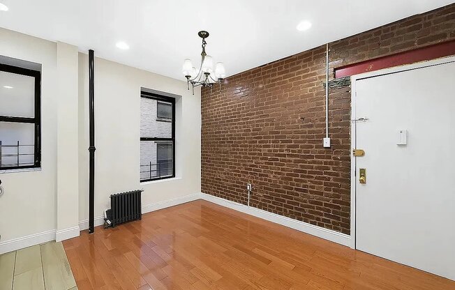 541 W 158 ST