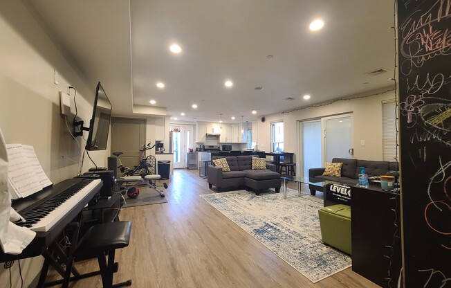 246 W BROADWAY