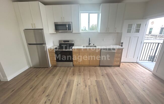 **BRAND NEW - 1 bed, 1 bath Unit in the Heart of South Park - Available NOW***