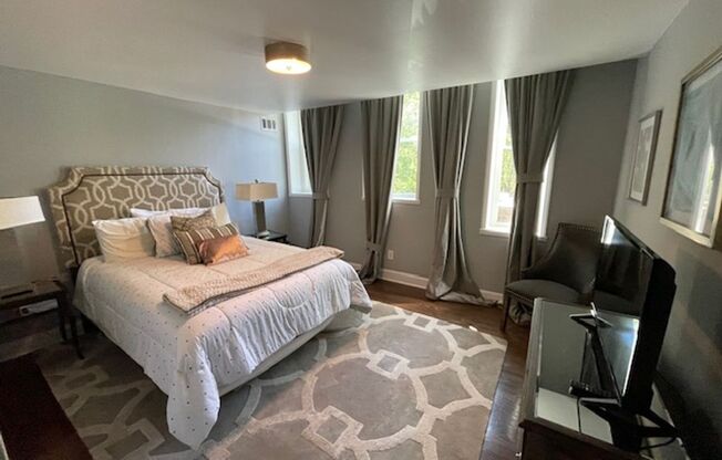 3 beds, 3 baths, $4,195, Unit Unit # 5