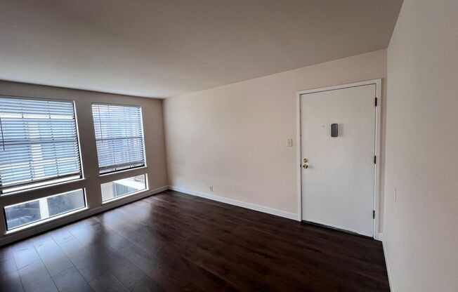3263 Belmont