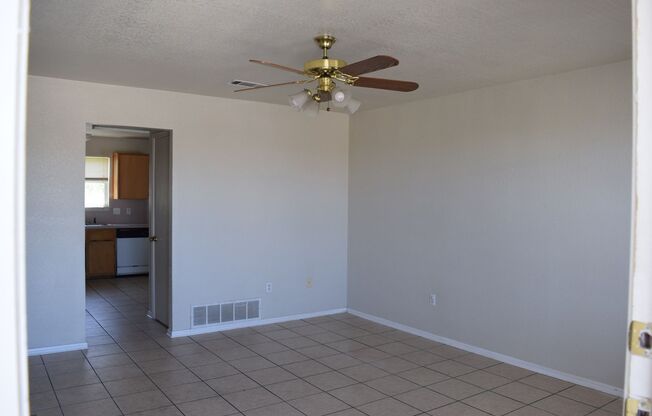 2 beds, 1 bath, 822 sqft, $750