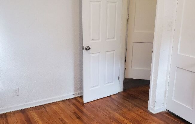 3 beds, 1 bath, $1,000