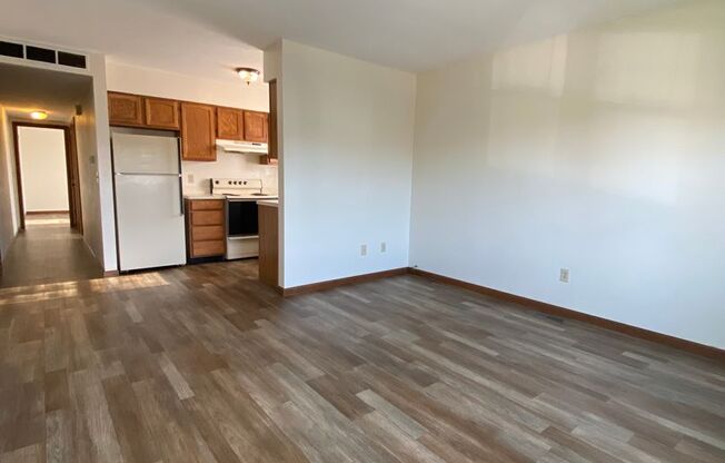 2 beds, 1 bath, $895, Unit APT. C