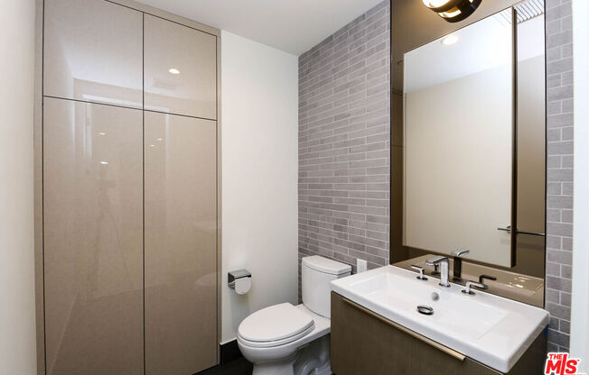 1 bed, 1.5 baths, 843 sqft, $2,950, Unit 2401