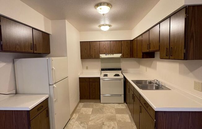 2 beds, 1 bath, 845 sqft, $869.99, Unit 1774-B5