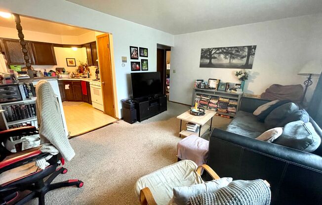 2 beds, 1 bath, $1,145