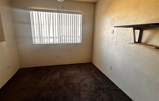 2 beds, 1 bath, $1,125, Unit D