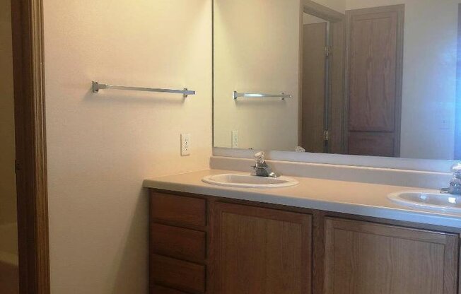 2 beds, 1 bath, 1,000 sqft, $925, Unit 212