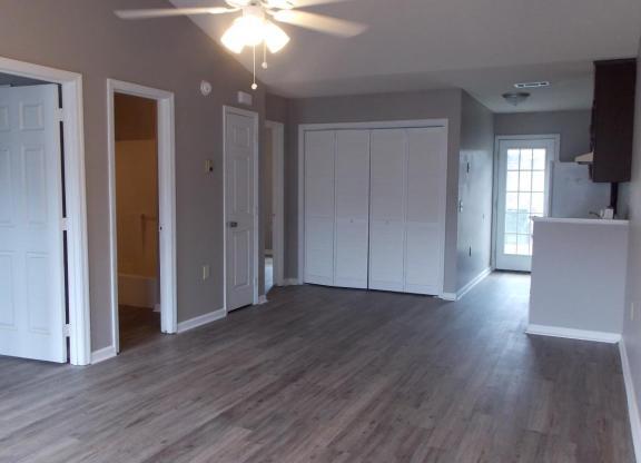 2 beds, 2 baths, 825 sqft, $750, Unit # 42