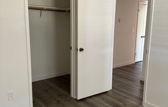 2 beds, 2 baths, $2,550, Unit 1727 Maple Ave