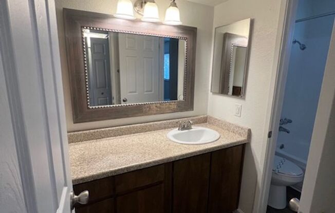 1 bed, 1 bath, 700 sqft, $1,555, Unit 84