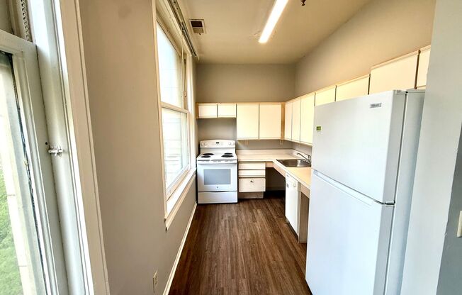 2 beds, 1 bath, $1,195, Unit 305 S 16th St. - Unit 506