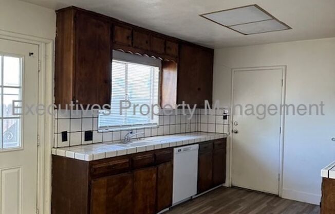 3 beds, 2 baths, $1,600