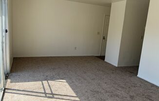 2 beds, 1 bath, $1,900, Unit F