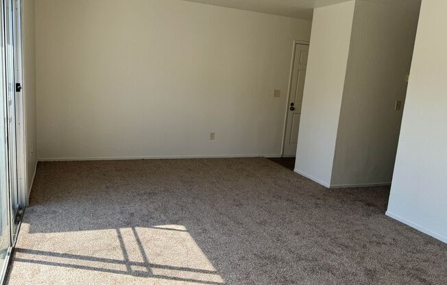 2 beds, 1 bath, $1,900, Unit F