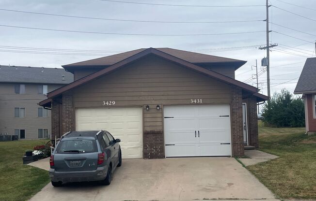 3429/3431 E. Sunset St.