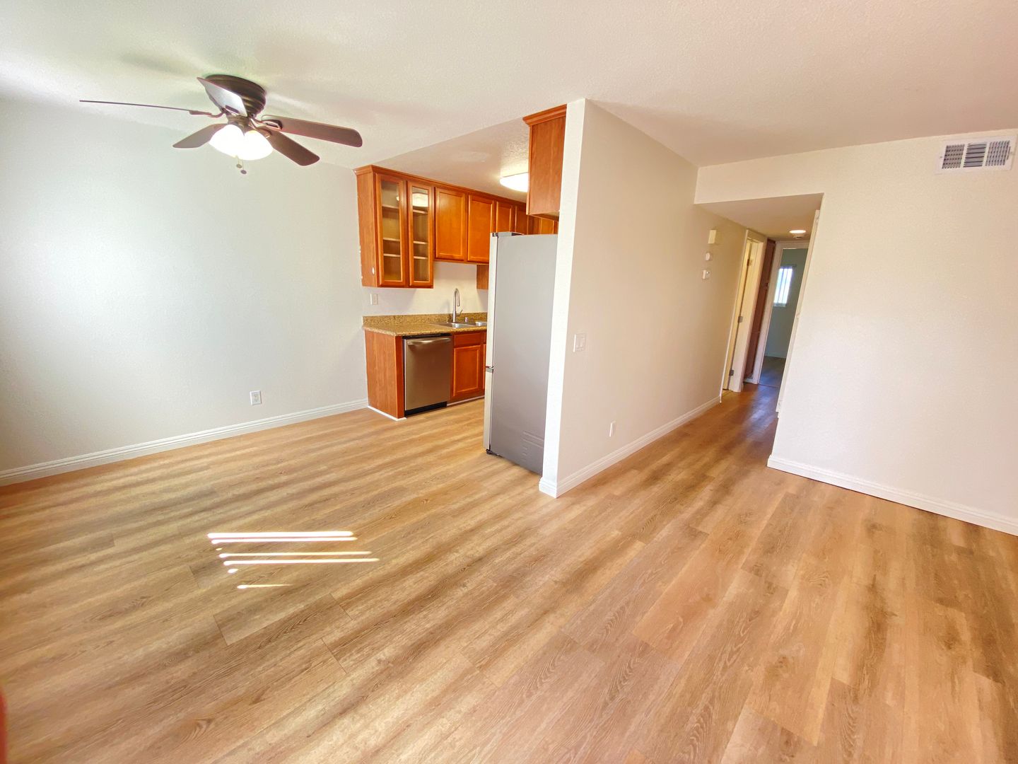 Charming 2 bedroom 2 bathroom Condo in Oceanside!