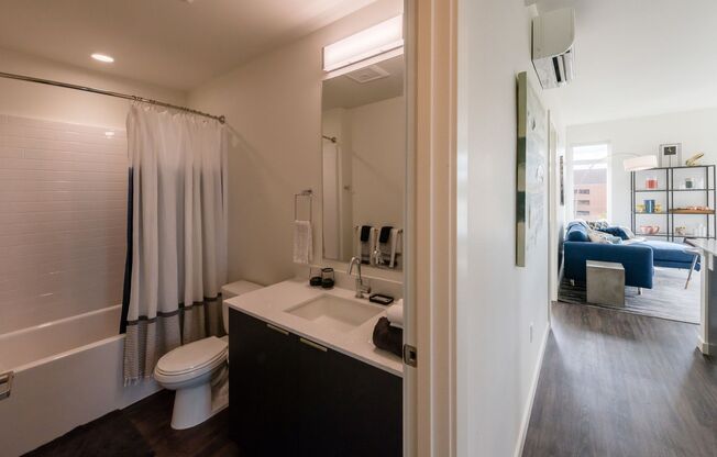 2 beds, 2 baths, 907 sqft, $3,850, Unit 607