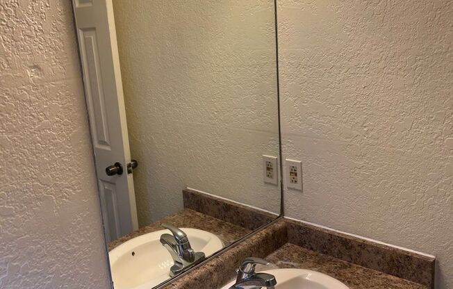 2 beds, 2 baths, 957 sqft, $1,015, Unit 59