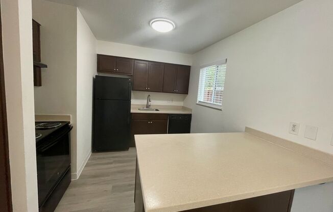 3 beds, 1 bath, 990 sqft, $1,755, Unit 60