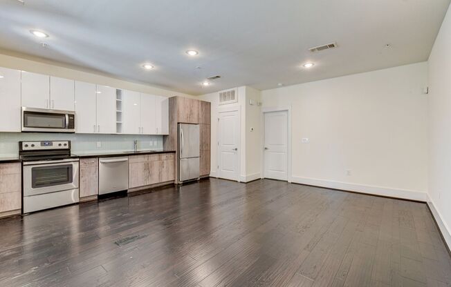 Stylish Condo Apartment for Lease_Immediate Move In