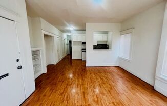 3 beds, 1 bath, $2,500, Unit 739