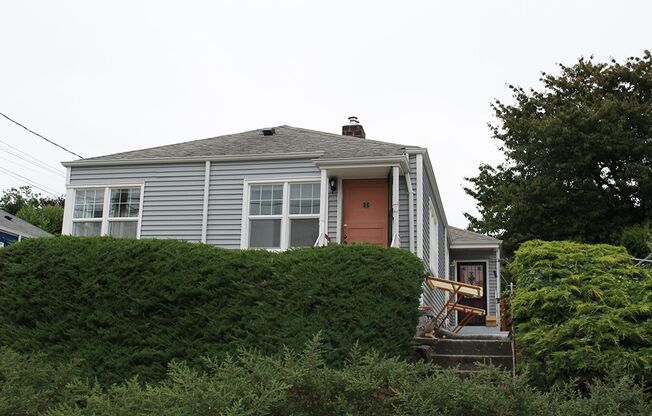 RENOVATED BALLARD 3 BED, 2 BATH DUPLEX UNIT CLOSE TO ALL!
