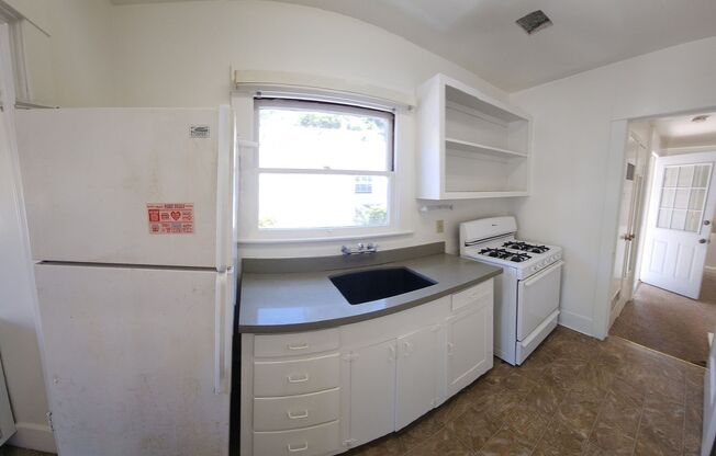 2 beds, 1 bath, $2,750