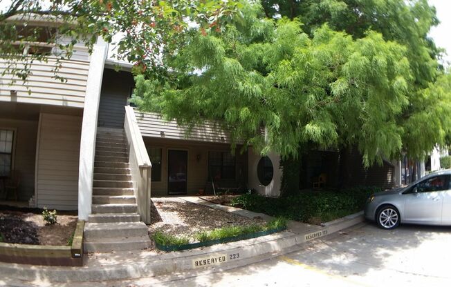 Cute 2 Bedroom condo (gated community) OKC