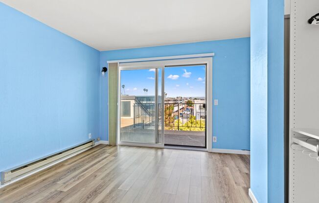 Shoreline Serenity: Modern Condo Steps from Alameda Beach