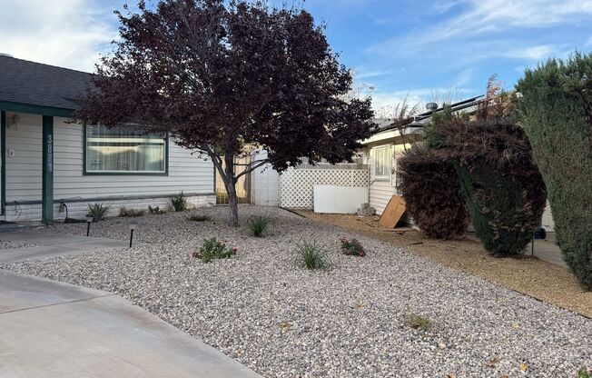 Move-In Ready 3-Bedroom with Pool / Lawn and Pool Service Included!