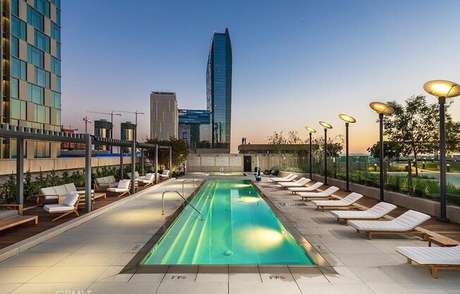 1 bed, 2 baths, 780 sqft, $3,300, Unit 2501