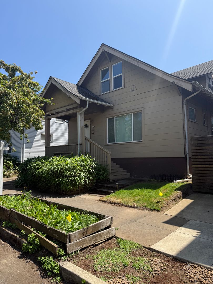 Charming 3-Bedroom Home in the Heart of Overlook