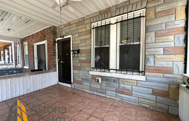 Live in Comfort: Spacious 3 Bedroom 2 Bathroom & Backyard Oasis