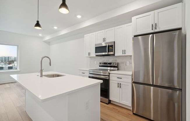 2 beds, 2 baths, 928 sqft, $2,175, Unit Unit 605