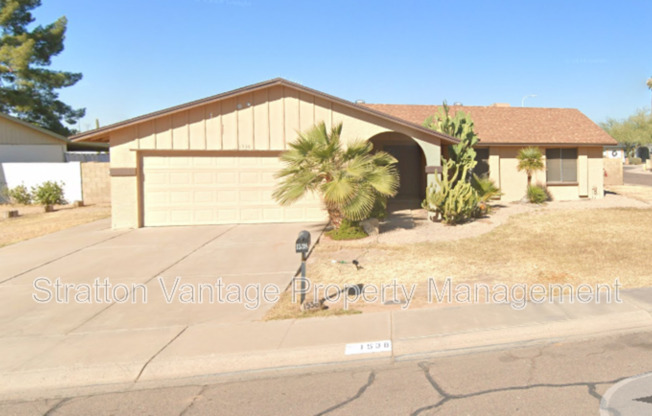 1538 E MCNAIR DR