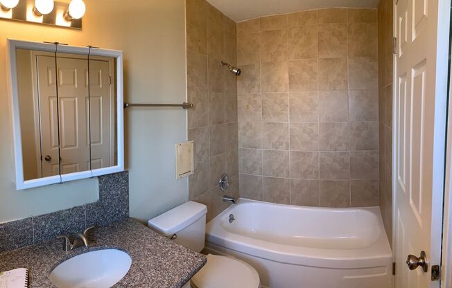 1 bed, 1 bath, 700 sqft, $1,395, Unit 124