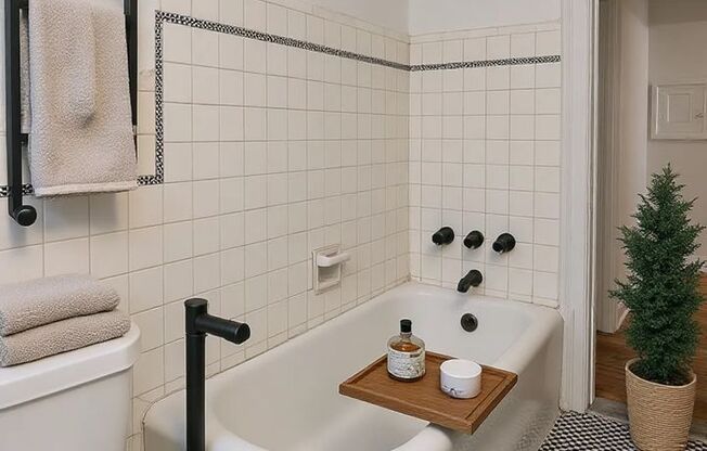 2 beds, 1 bath, 770 sqft, $1,313, Unit 402