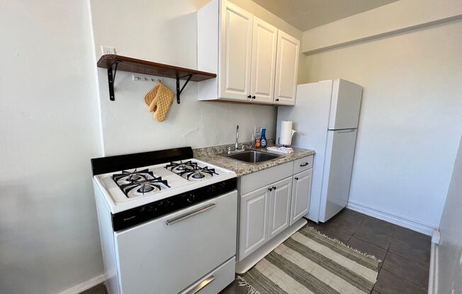 Studio, 1 bath, 400 sqft, $965, Unit 501