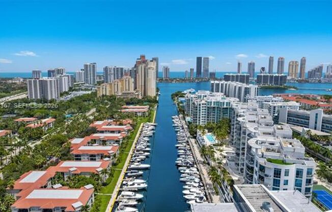 3 beds, 2 baths, $4,300, Unit # 818
