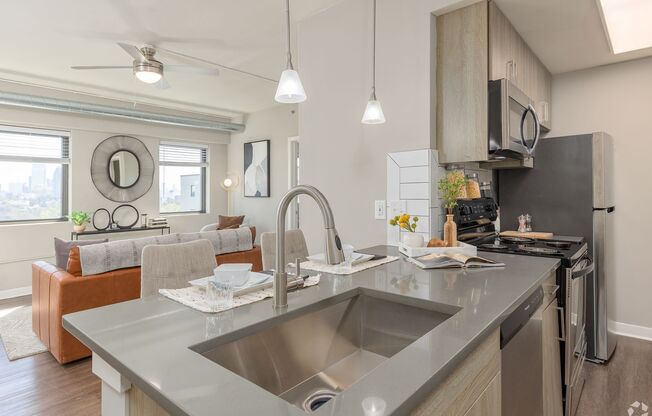1 bed, 1 bath, 600 sqft, $1,450, Unit 1-1213