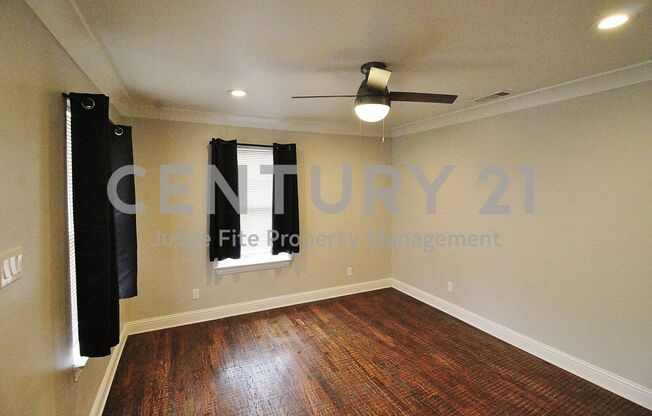 Beautifully Updated 3/2.5/1 in Oak Cliff Ready For Move-In!