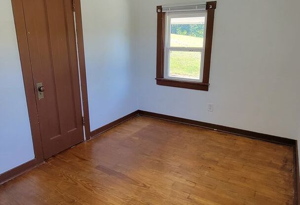 2 beds, 1 bath, $1,500