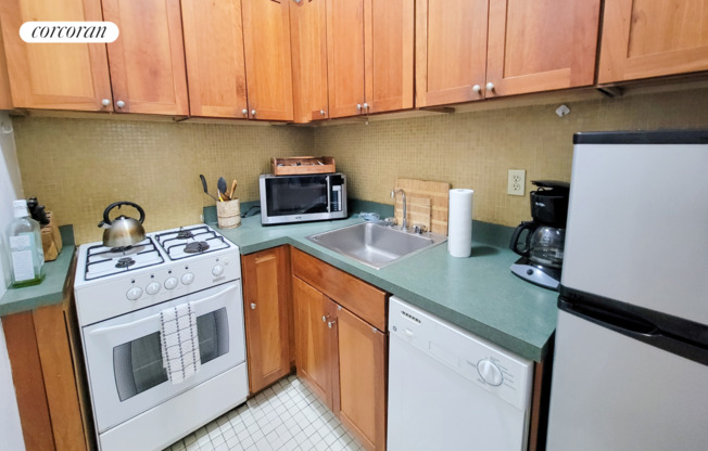 344 E 51 ST