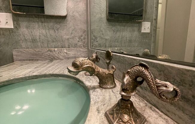 3 beds, 2.5 baths, 2,130 sqft, $3,024, Unit 1200