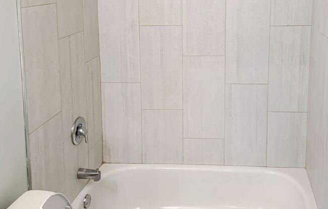 2 beds, 1 bath, 885 sqft, $2,795, Unit 2624-2